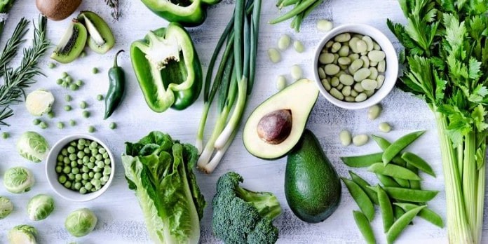 de nombreux aliments contiennent de la vitamine k qui aide à la coagulation